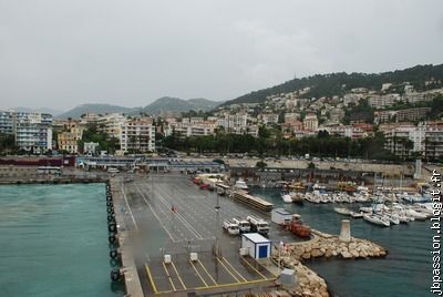 Le Port de Nice vu du bateau